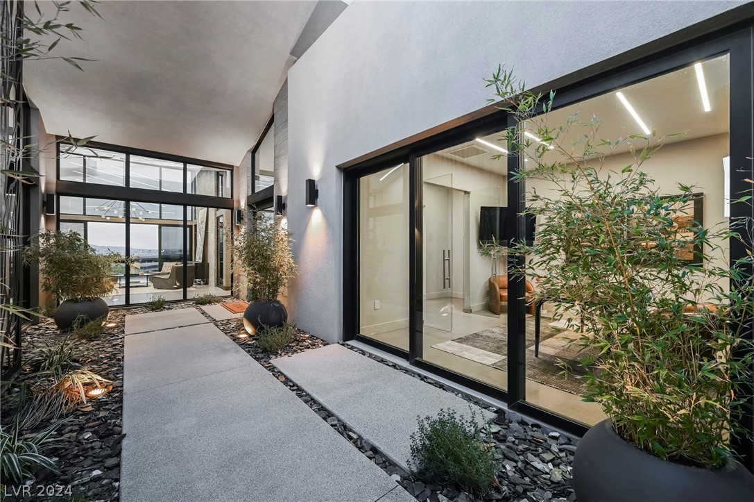 1530 Dragon Crest Avenue