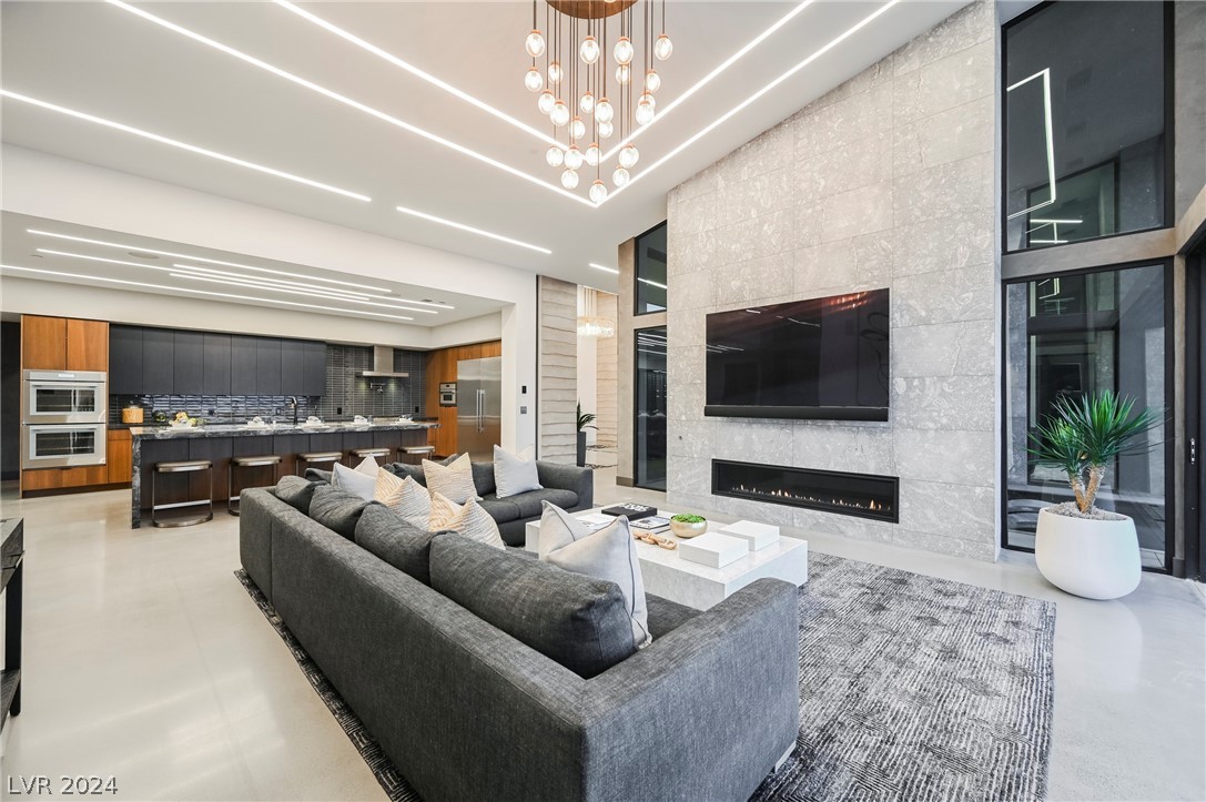 1530 Dragon Crest Avenue