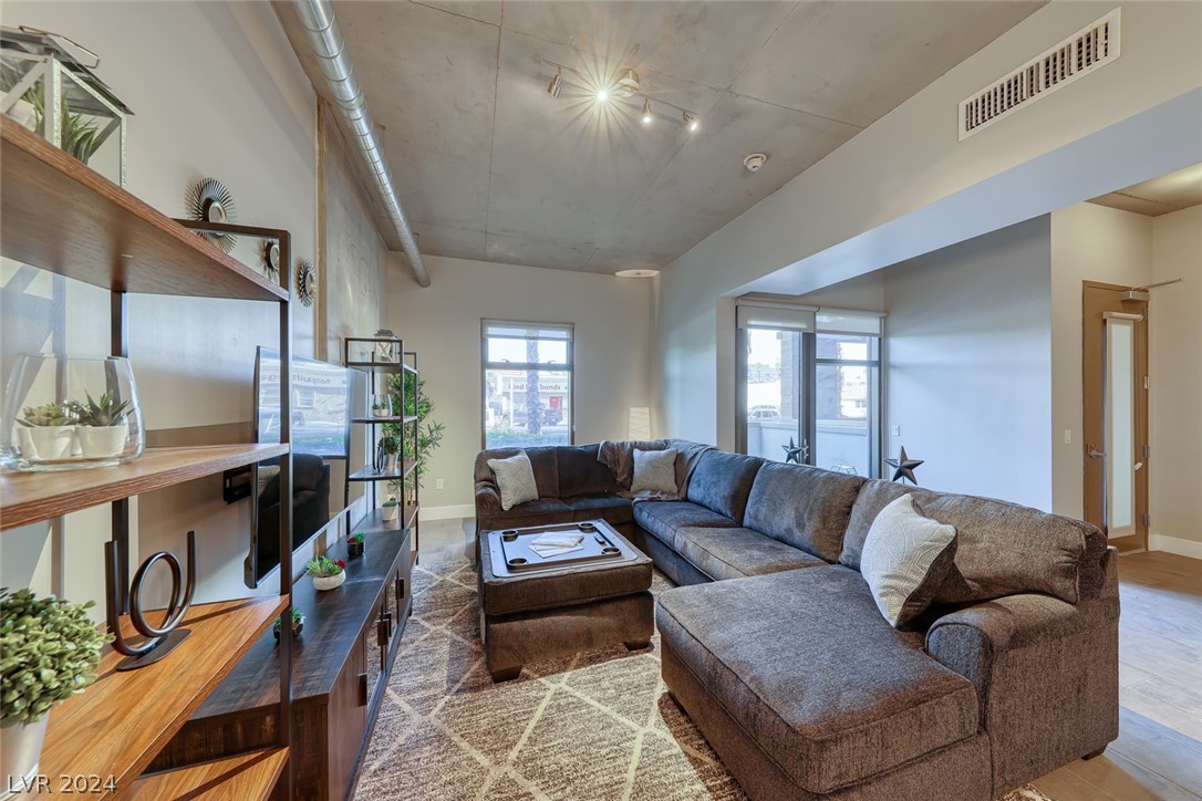 353 East Bonneville Avenue 129
