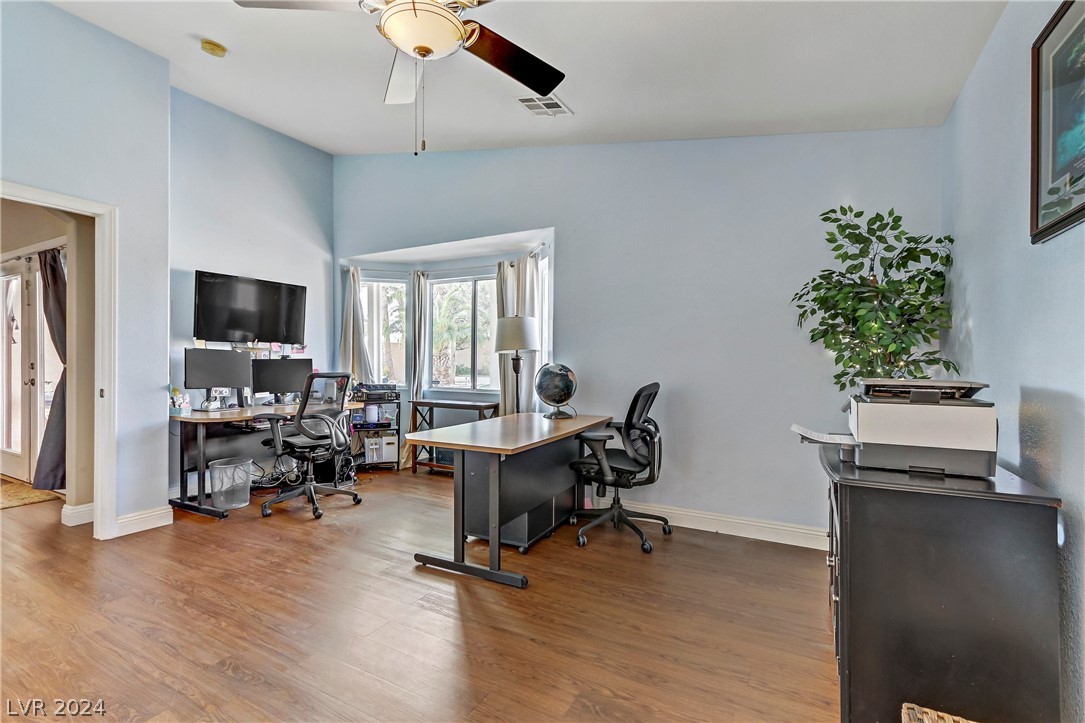 4928 Encore Paradise Avenue