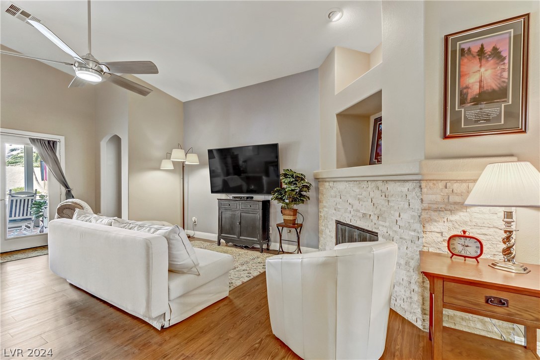 4928 Encore Paradise Avenue
