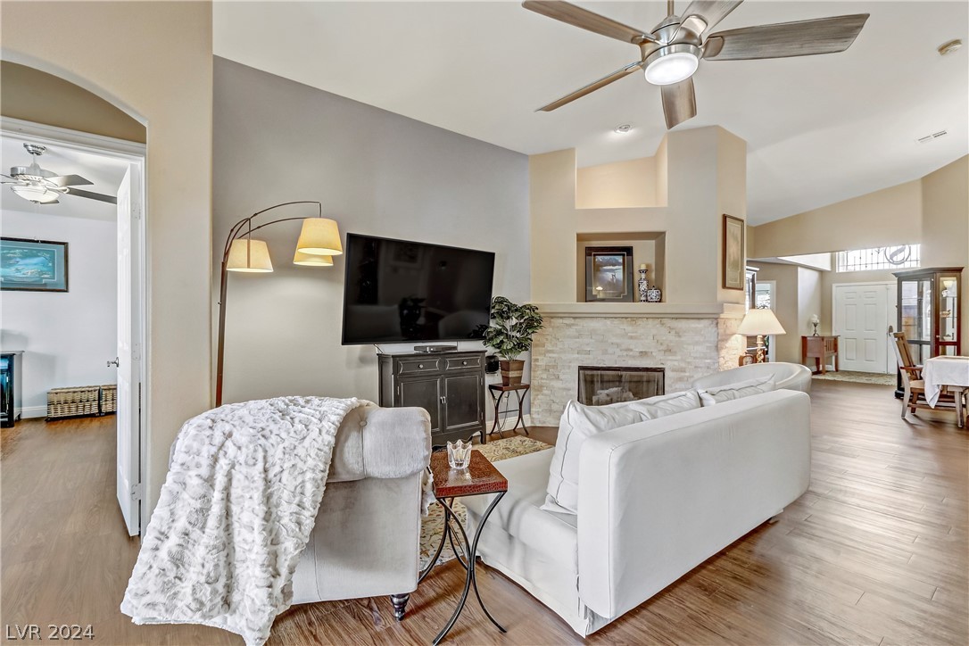 4928 Encore Paradise Avenue