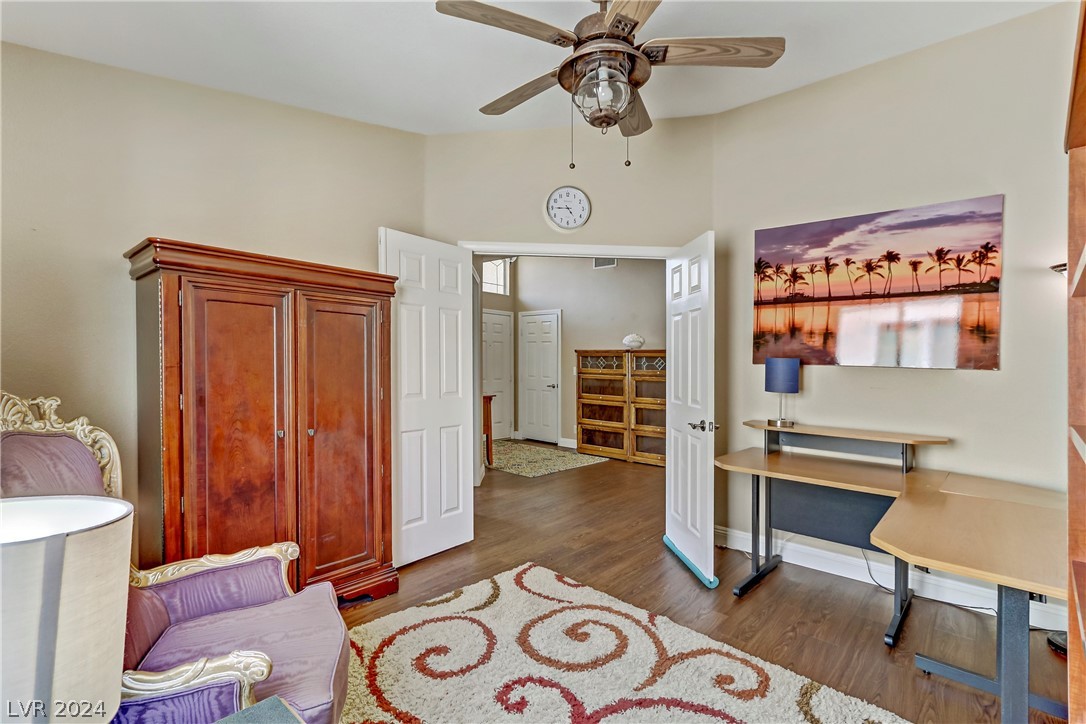 4928 Encore Paradise Avenue