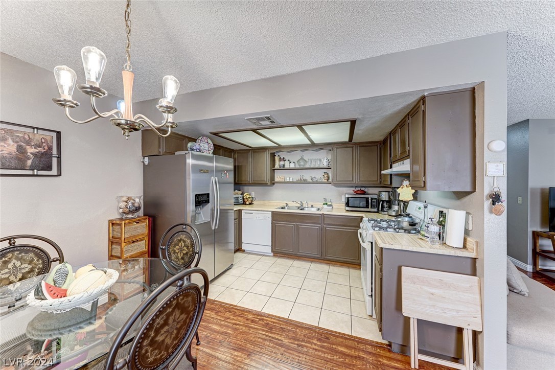 5576 West Rochelle Avenue 16B