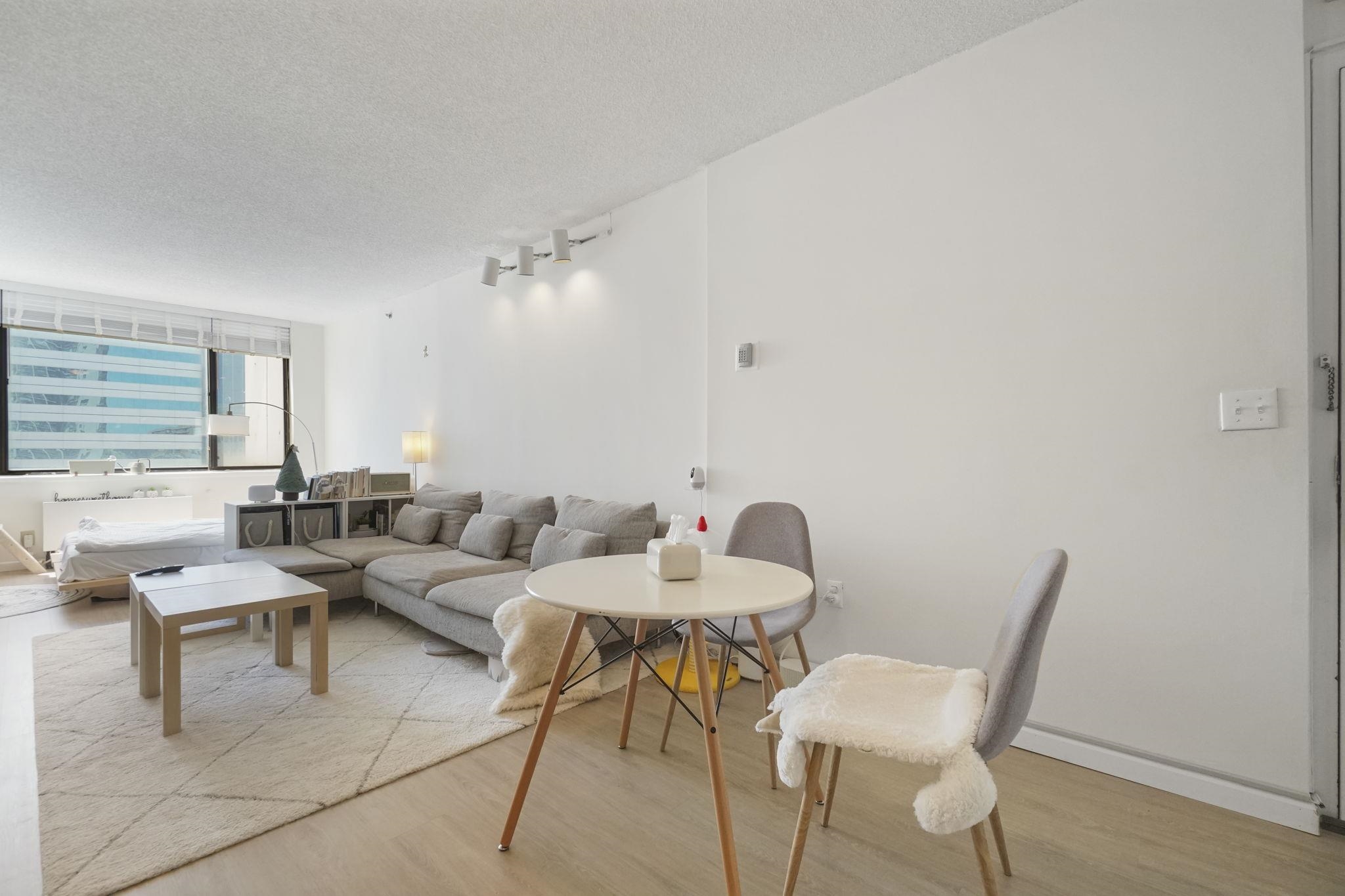 45 RIVER DR SOUTH Unit: 1808
