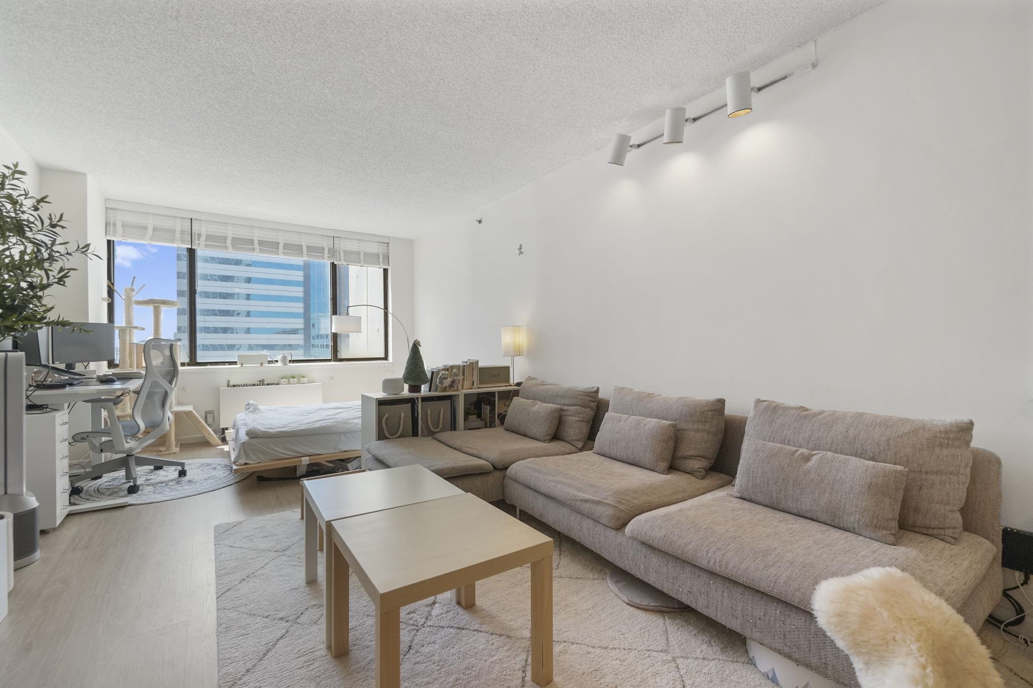 45 RIVER DR SOUTH Unit: 1808