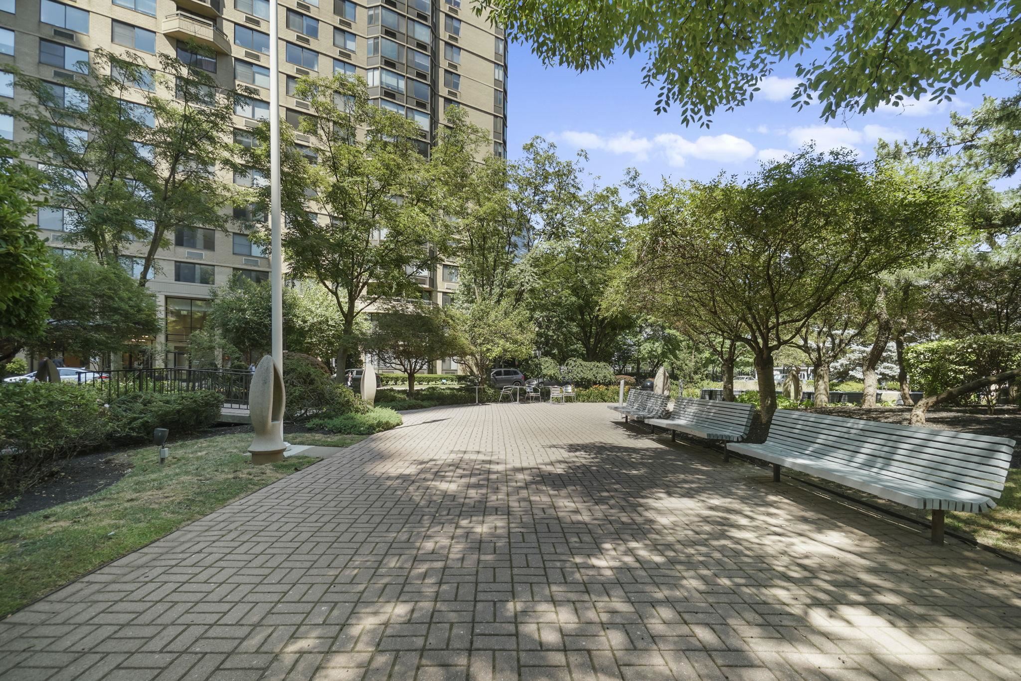 45 RIVER DR SOUTH Unit: 1808