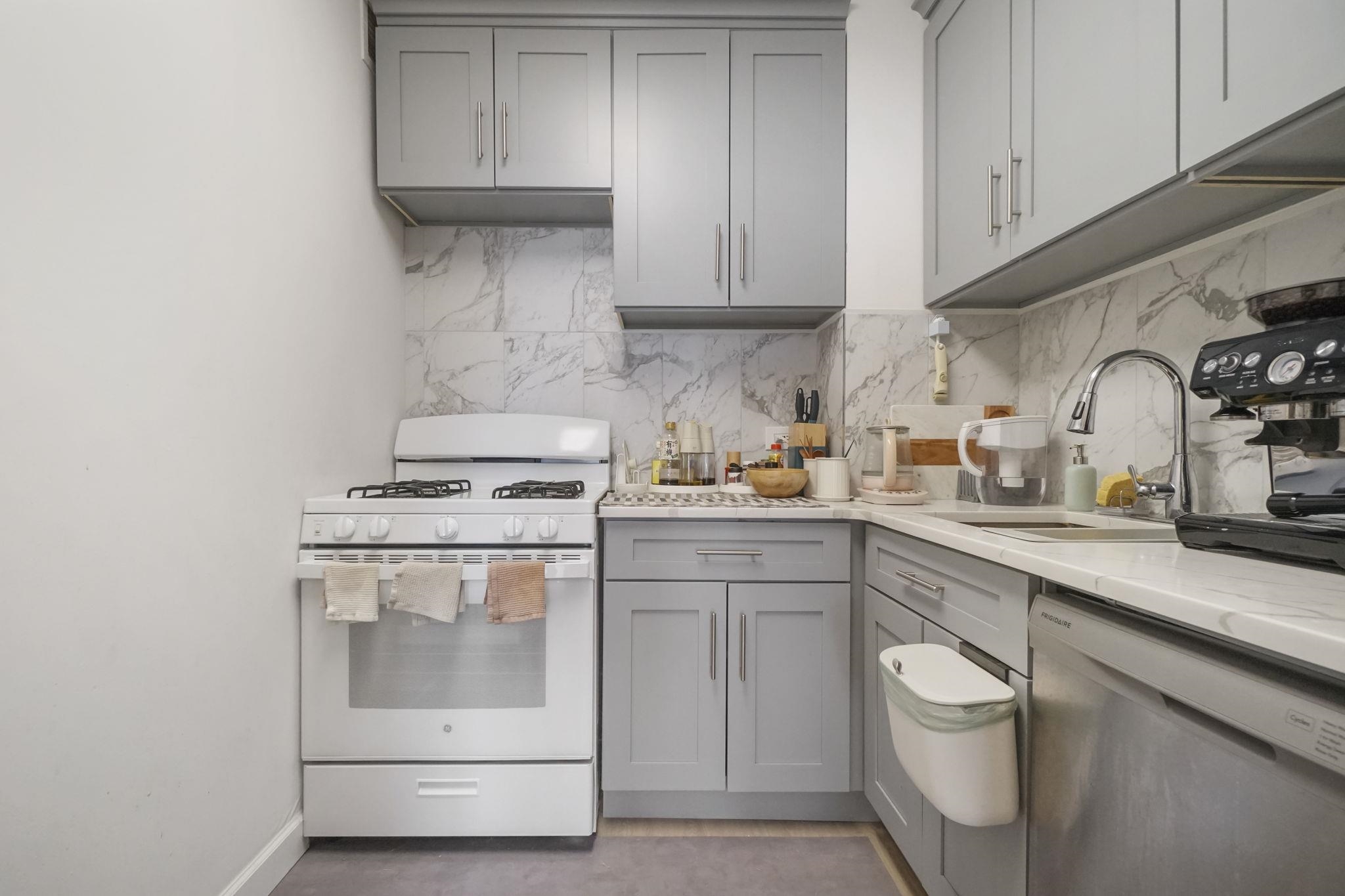 45 RIVER DR SOUTH Unit: 1808