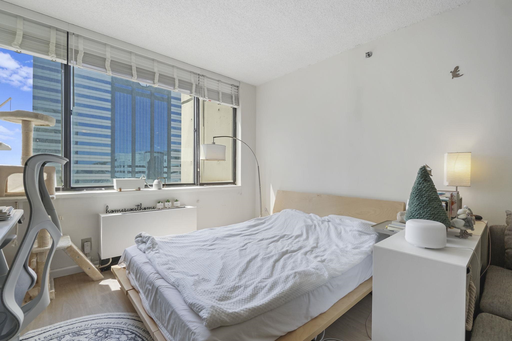 45 RIVER DR SOUTH Unit: 1808