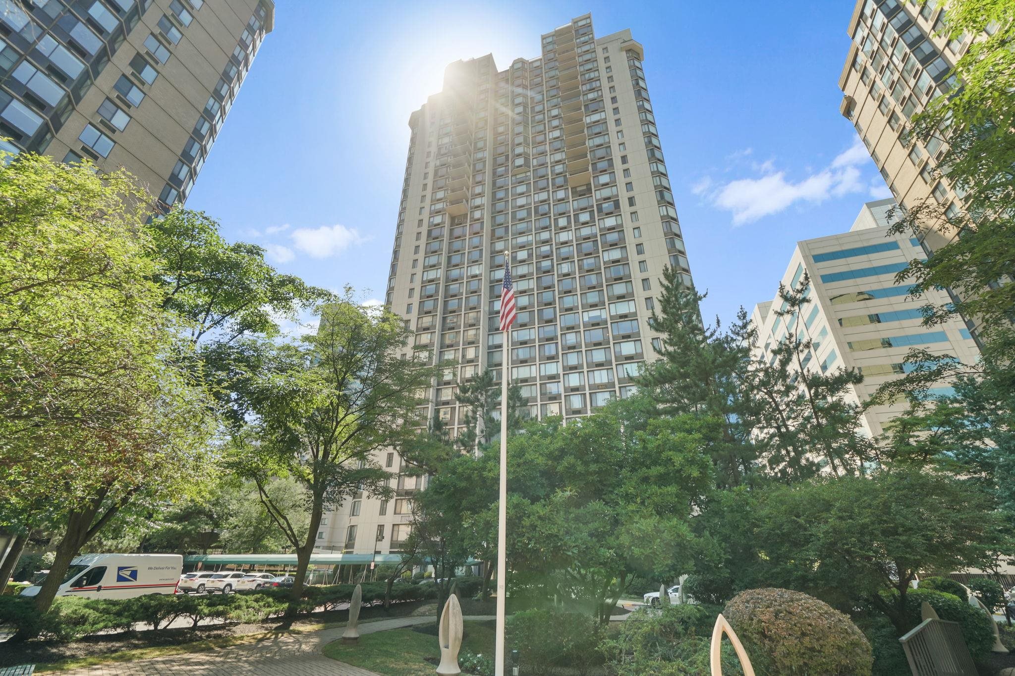 45 RIVER DR SOUTH Unit: 1808