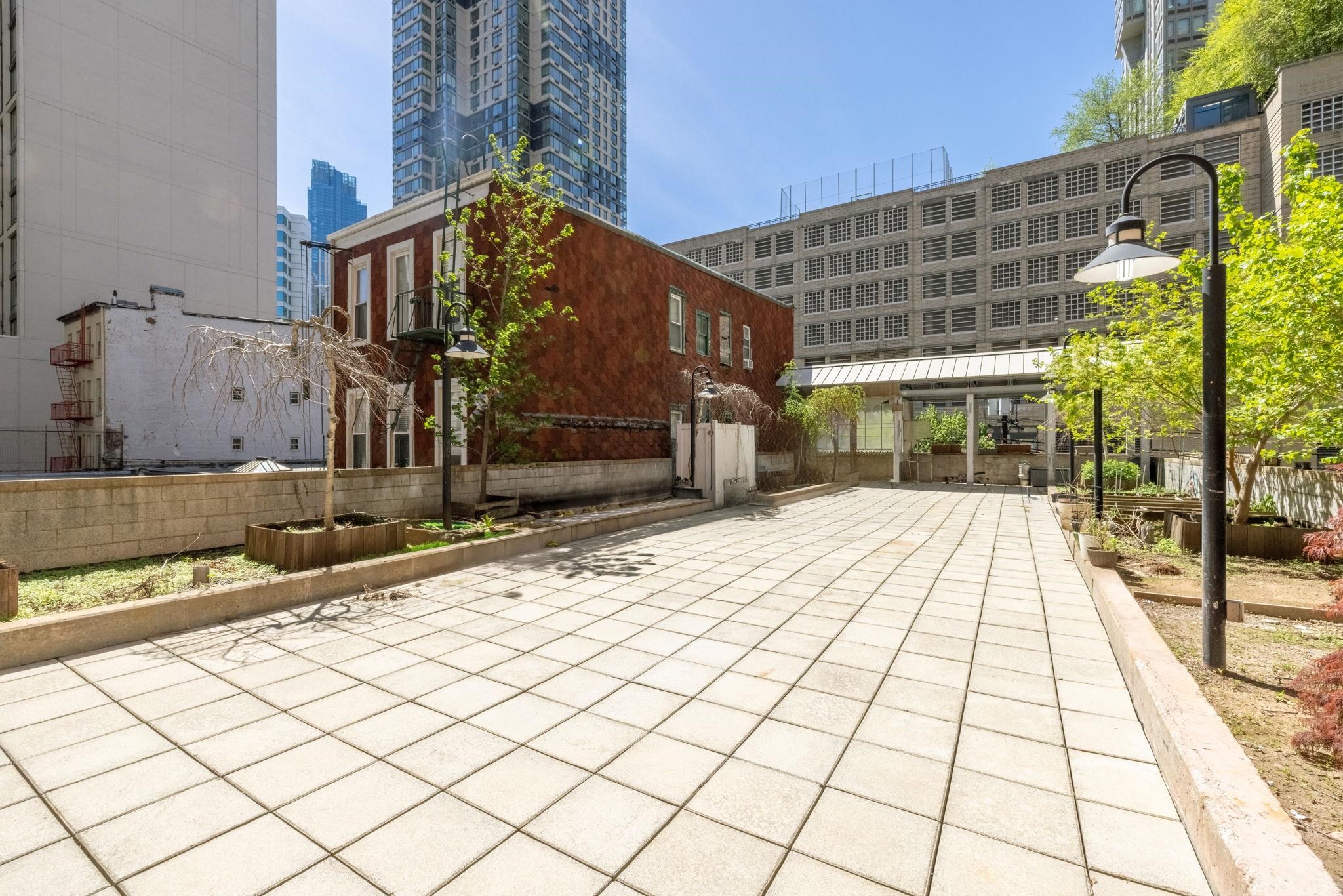 143 MORGAN ST Unit: 1A