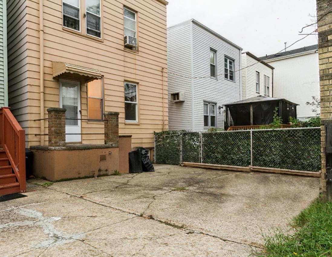 276 WINFIELD AVE