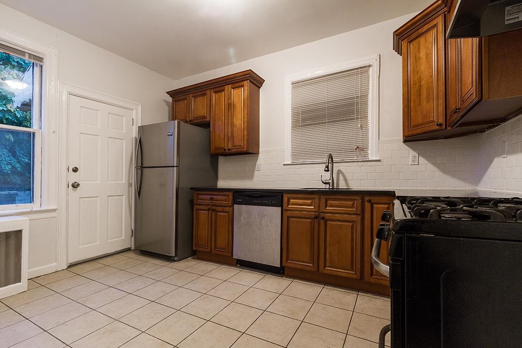 276 WINFIELD AVE