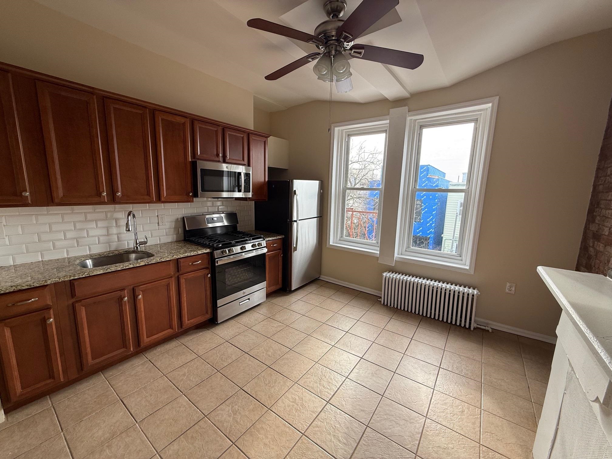 211 SHIPPEN ST Unit: 3