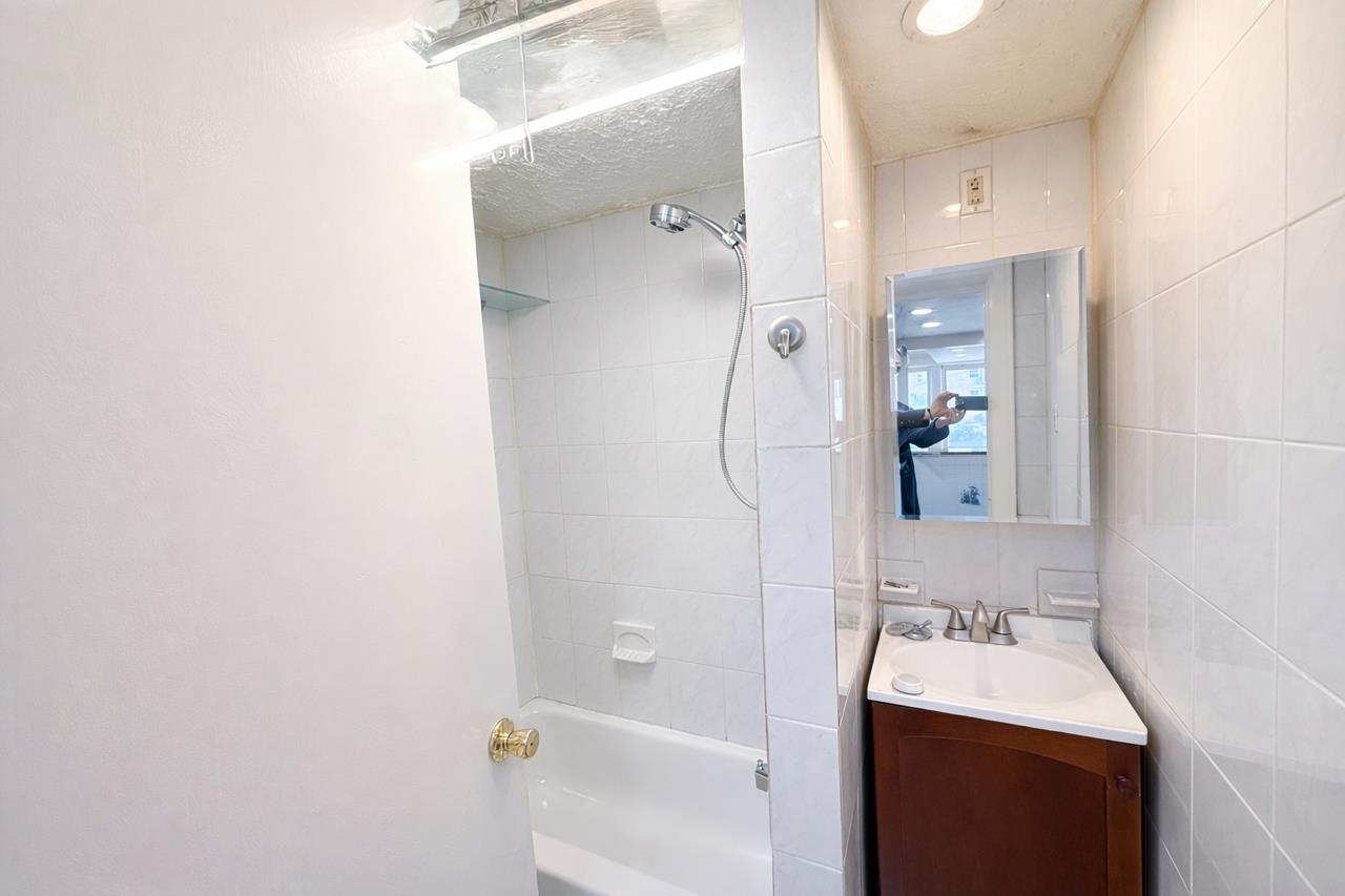 675 BLVD EAST Unit: 1