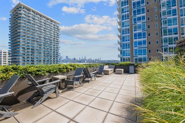 2 SHORE LANE Unit: 209