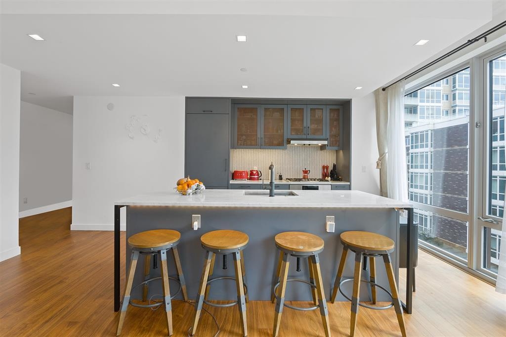 2 SHORE LANE Unit: 209