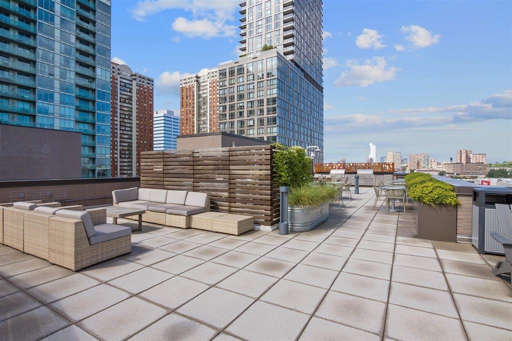 2 SHORE LANE Unit: 209