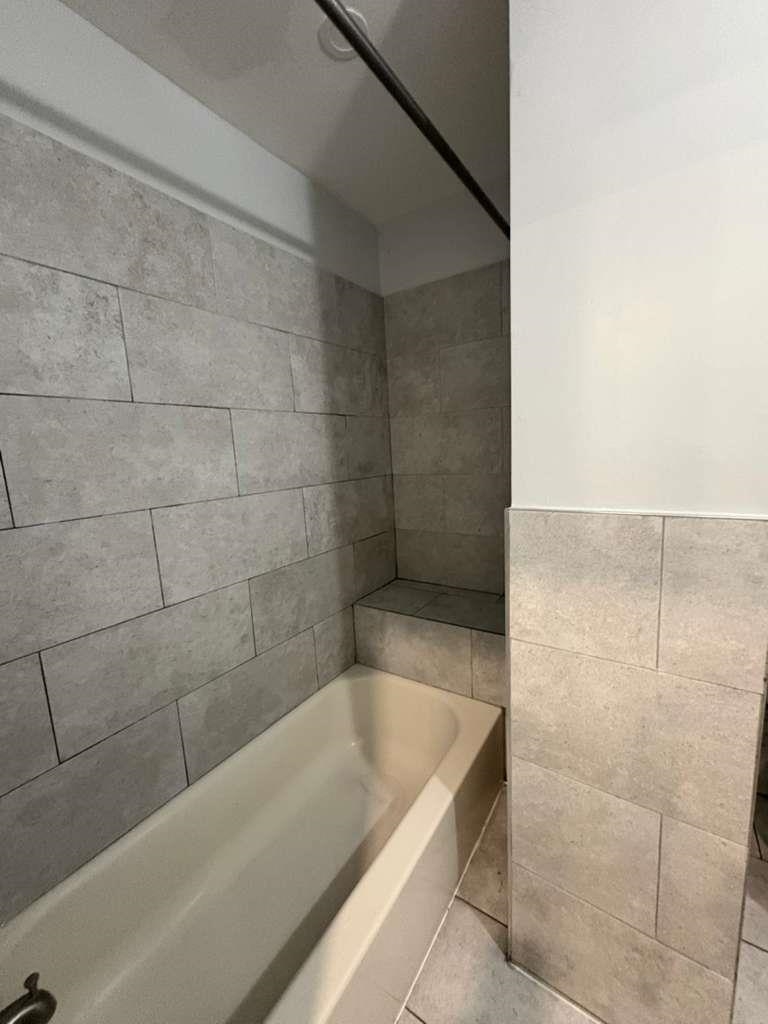 146 GRACE ST Unit: 2R