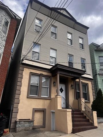 146 GRACE ST Unit: 2R