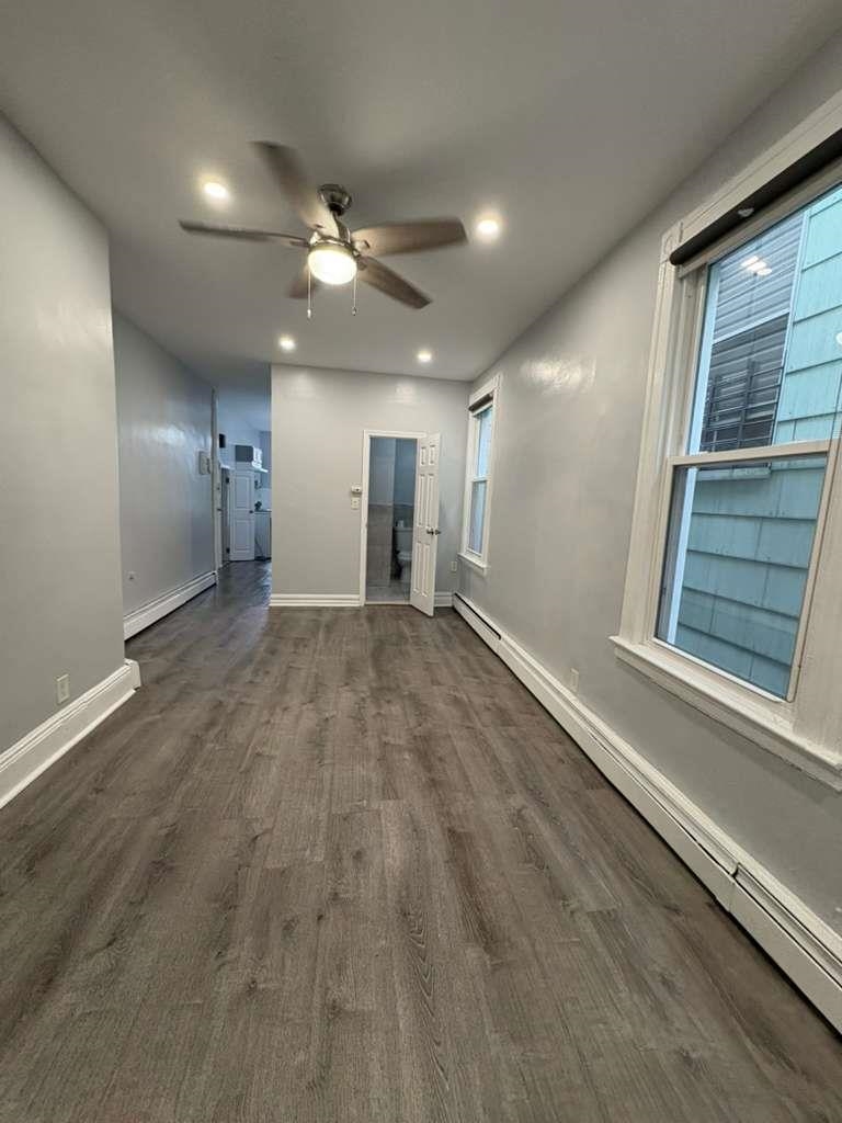 146 GRACE ST Unit: 2R