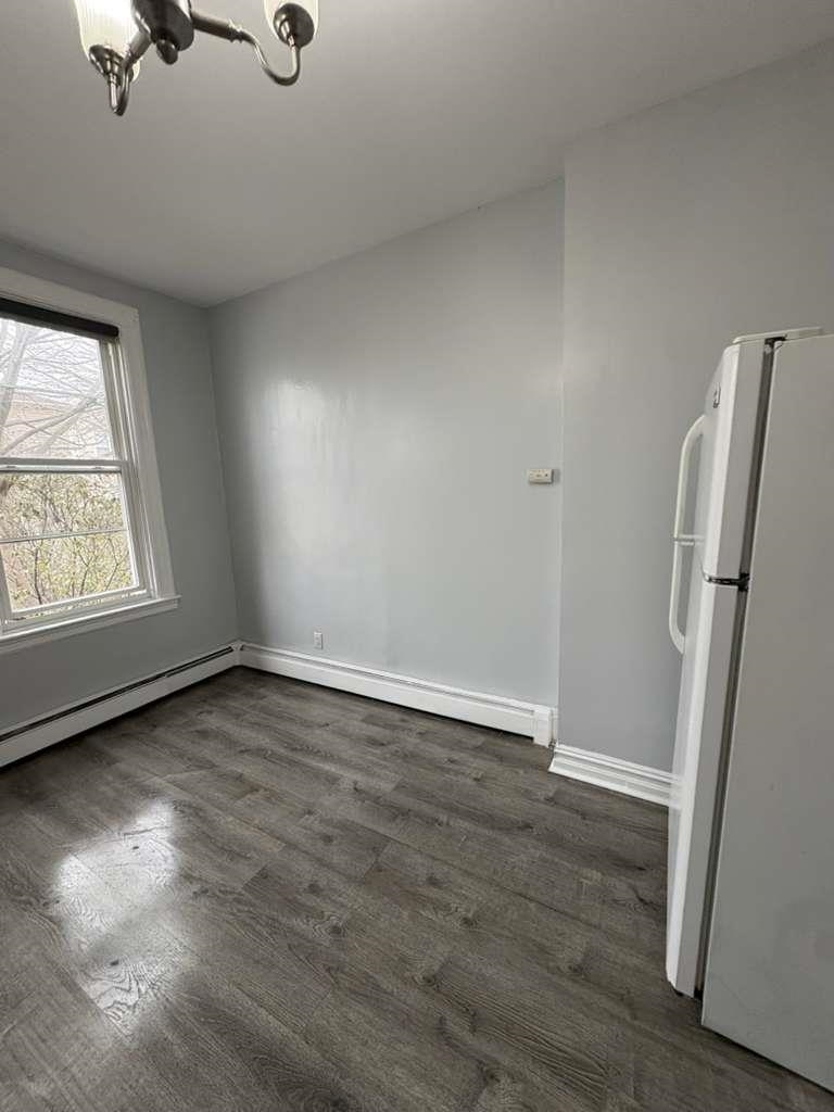 146 GRACE ST Unit: 2R