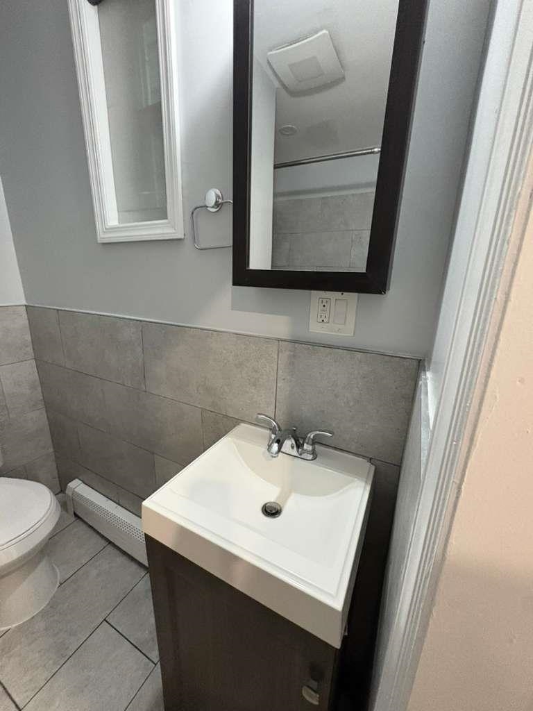 146 GRACE ST Unit: 2R