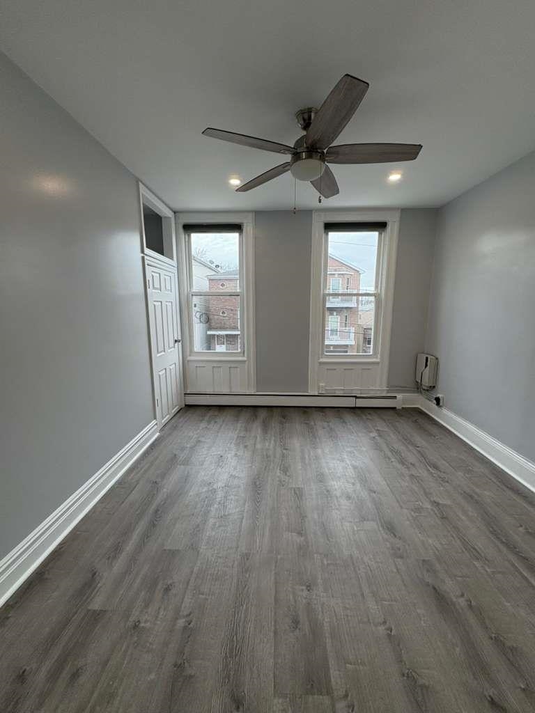 146 GRACE ST Unit: 2R