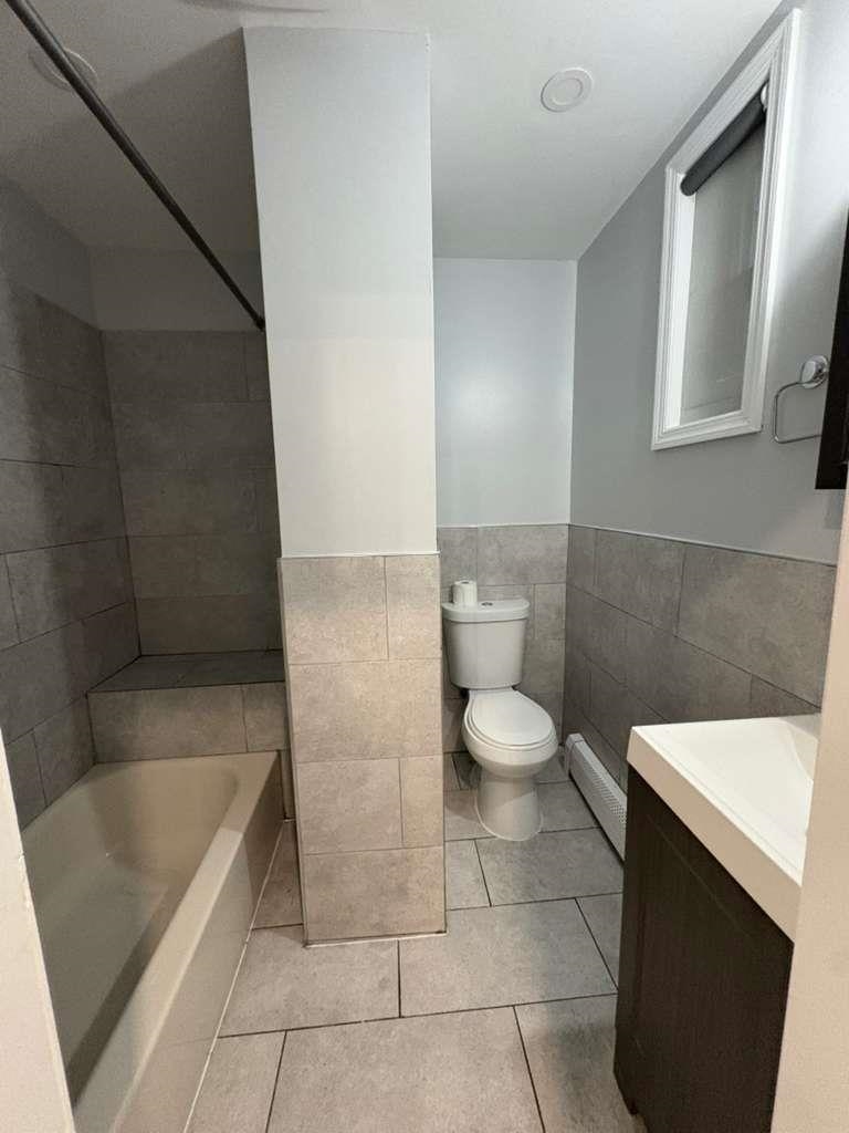 146 GRACE ST Unit: 2R