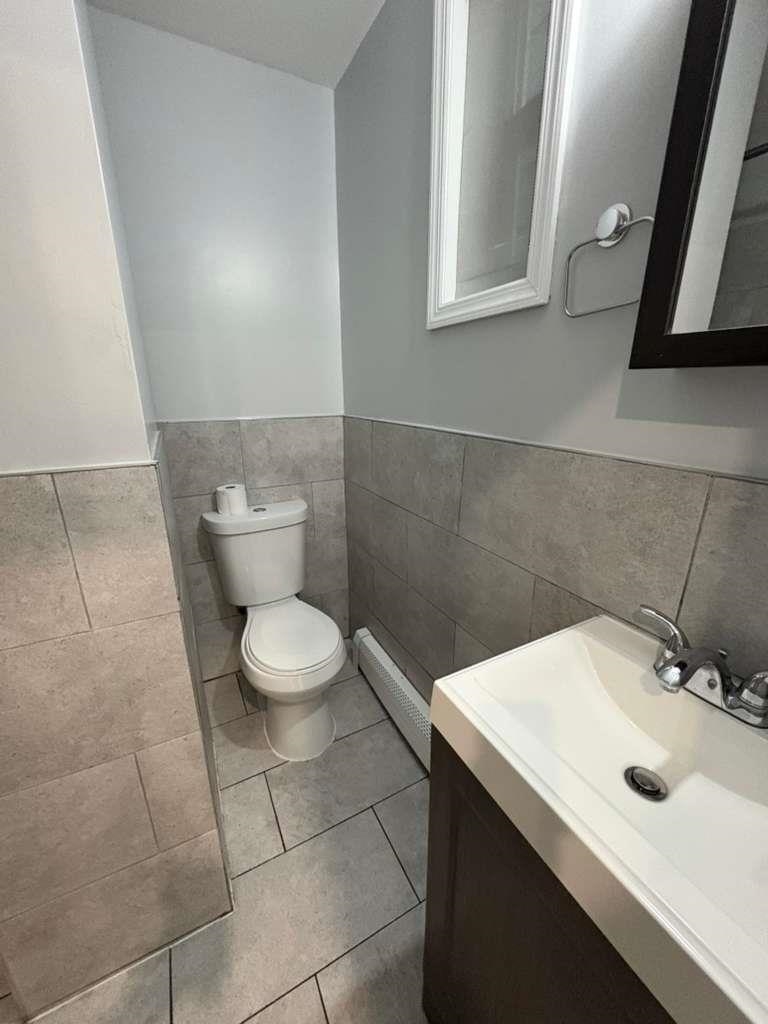 146 GRACE ST Unit: 2R