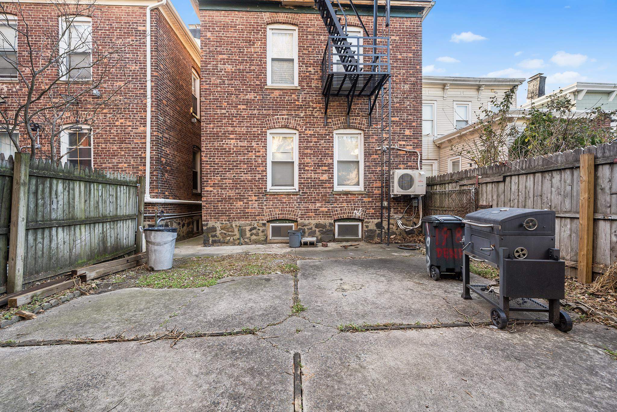 198 DANFORTH AVE