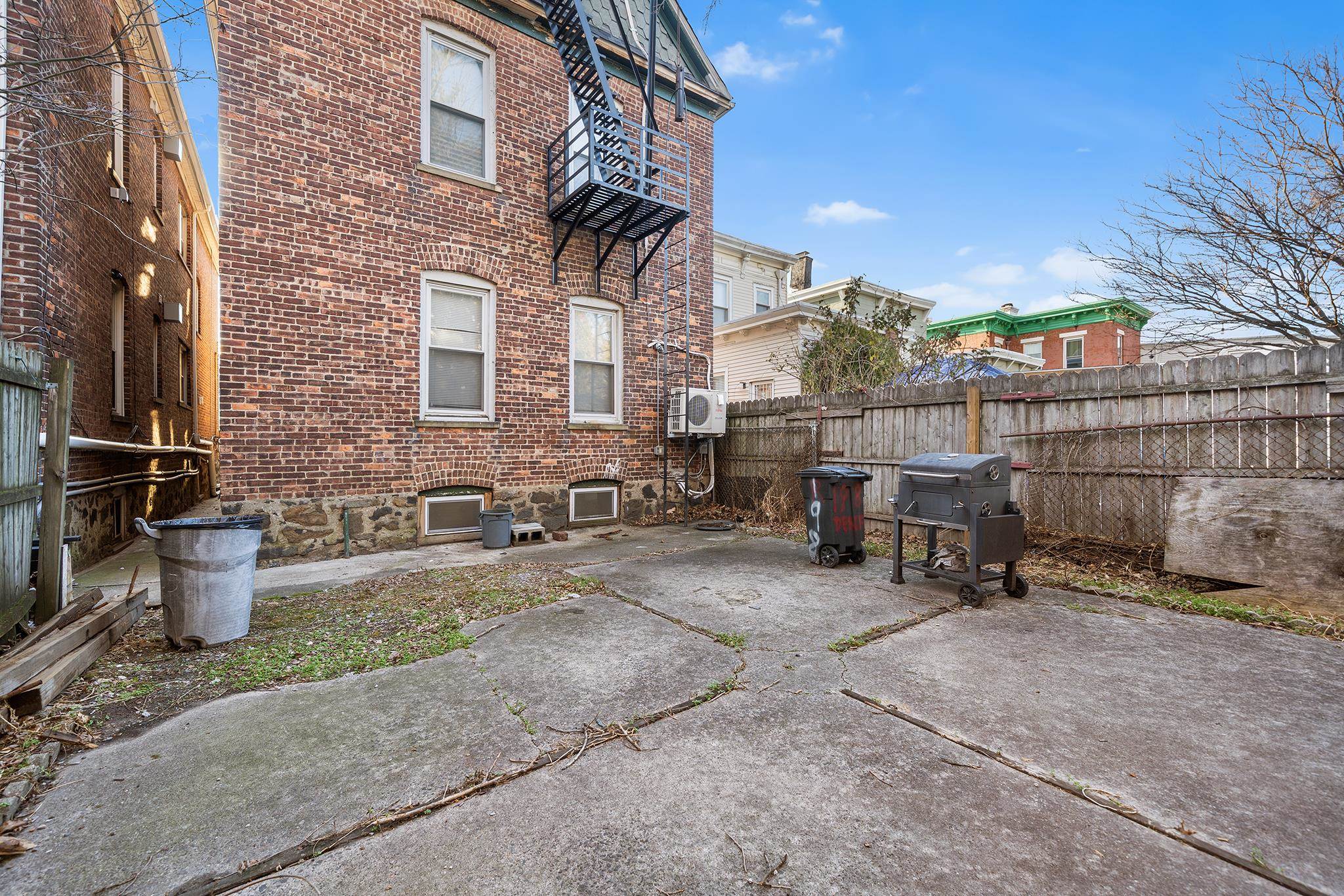 198 DANFORTH AVE