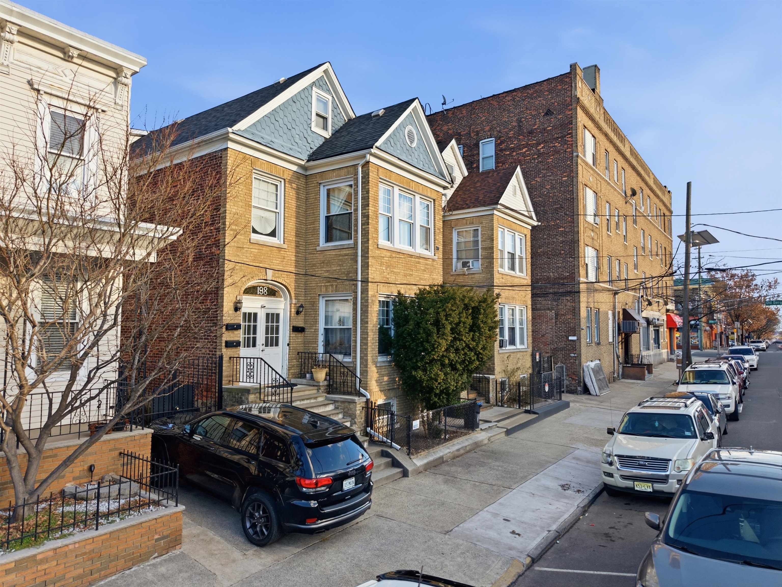 198 DANFORTH AVE