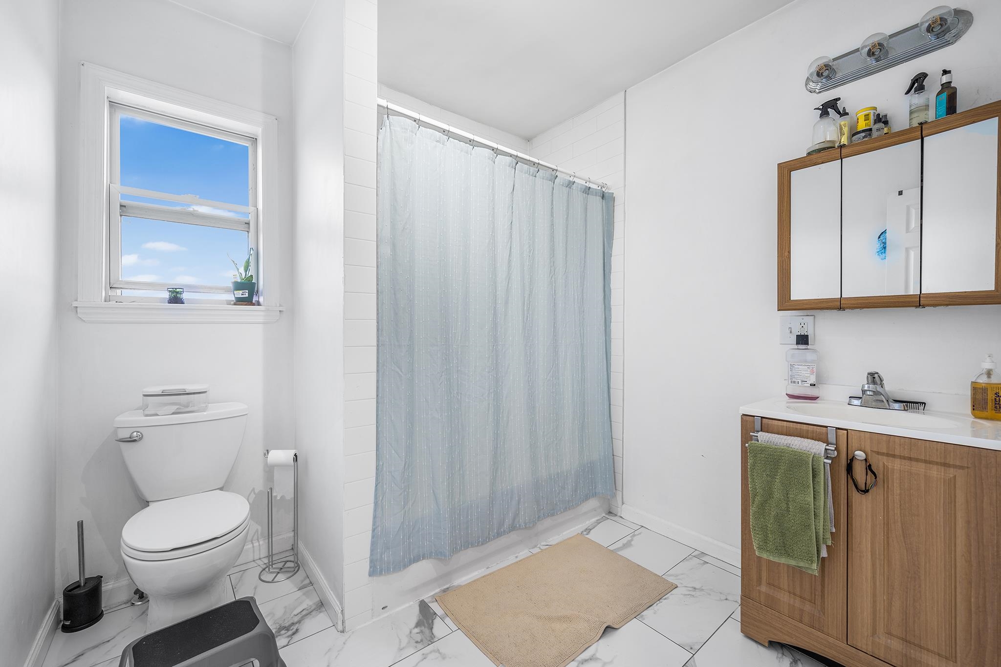 198 DANFORTH AVE