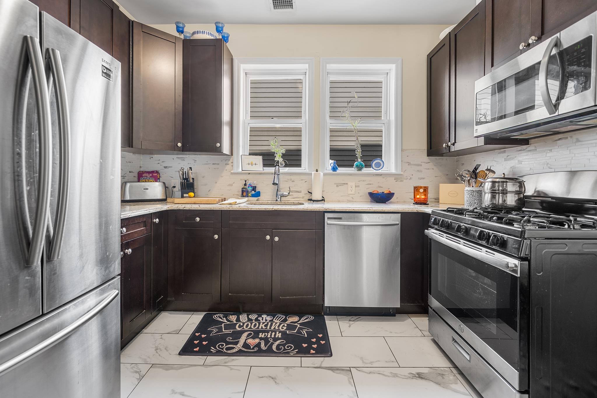 198 DANFORTH AVE