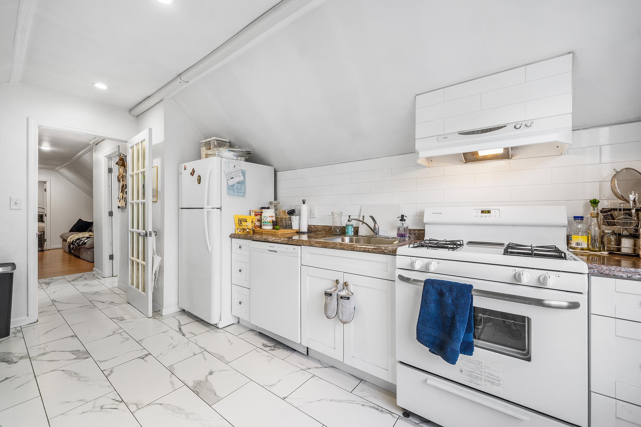 198 DANFORTH AVE