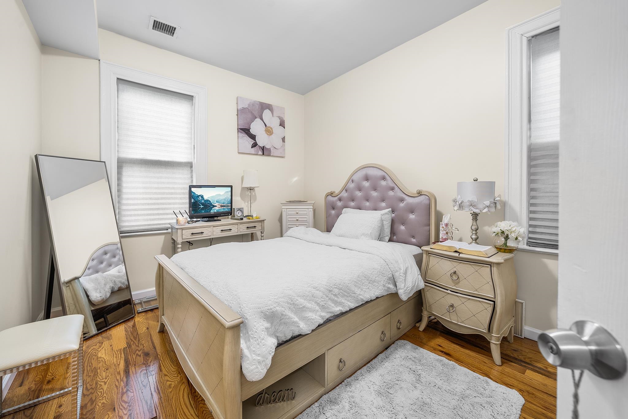 198 DANFORTH AVE