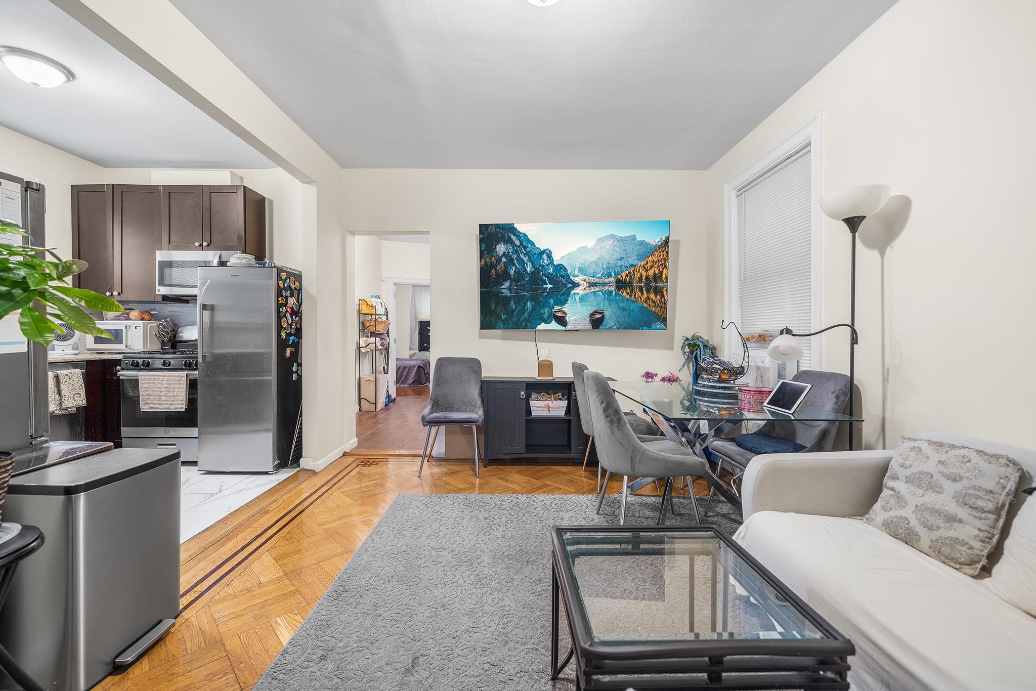 198 DANFORTH AVE