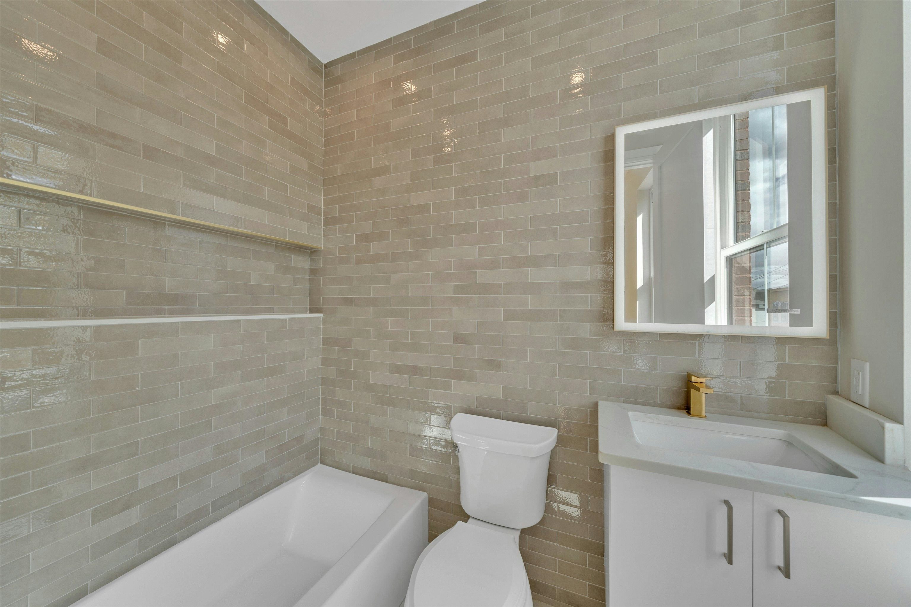 24 CLINTON AVE Unit: B