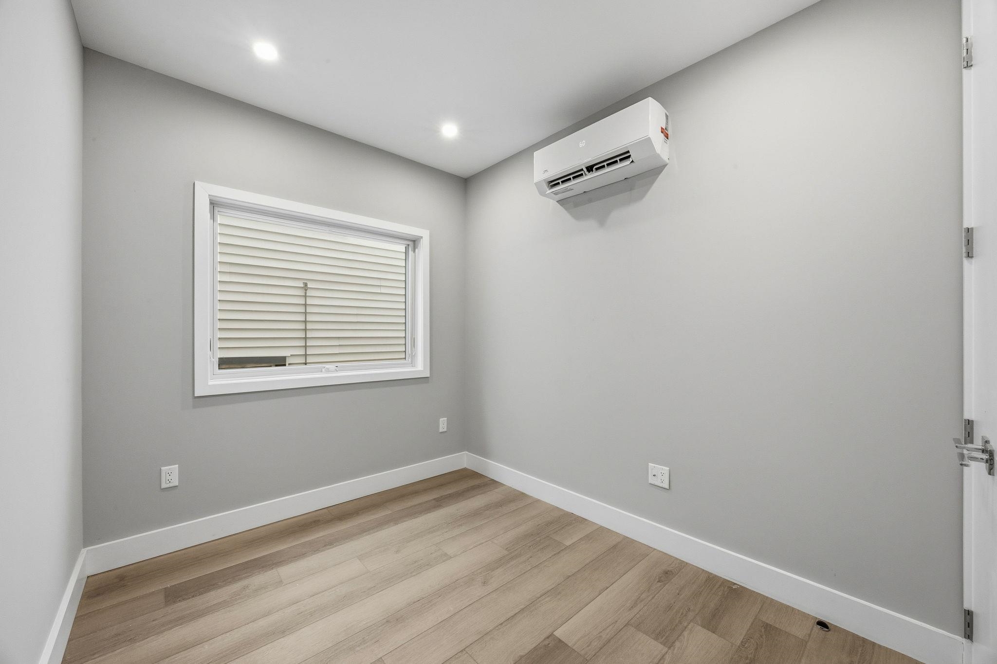 77 VAN REYPEN ST Unit: 2