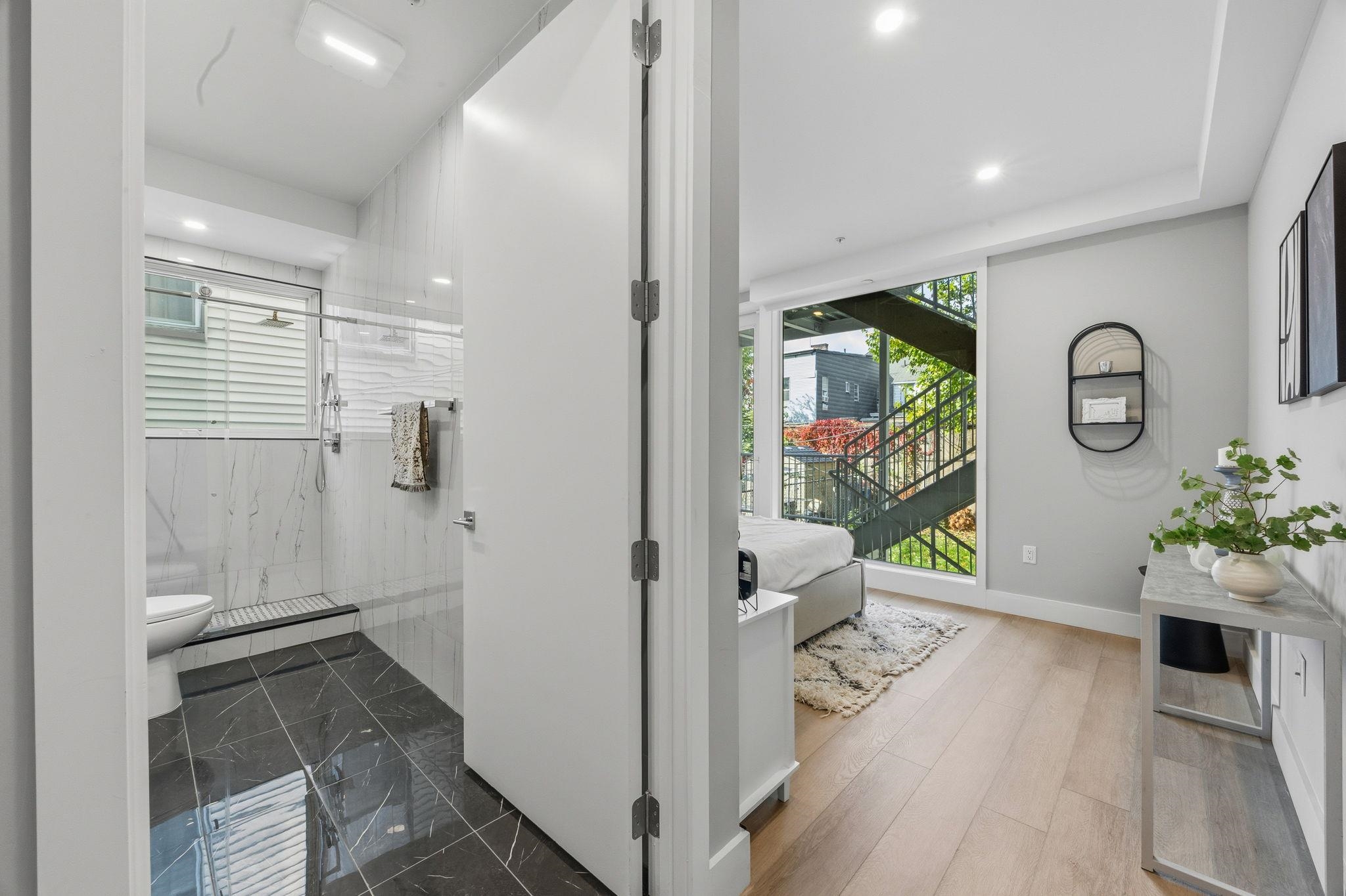 77 VAN REYPEN ST Unit: 2