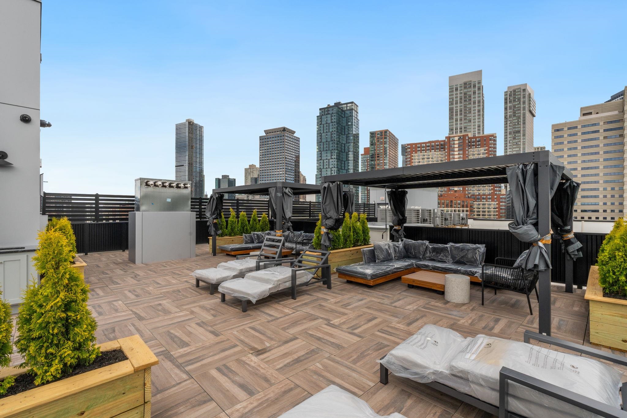 139 CHRISTOPHER COLUMBUS DR Unit: 605