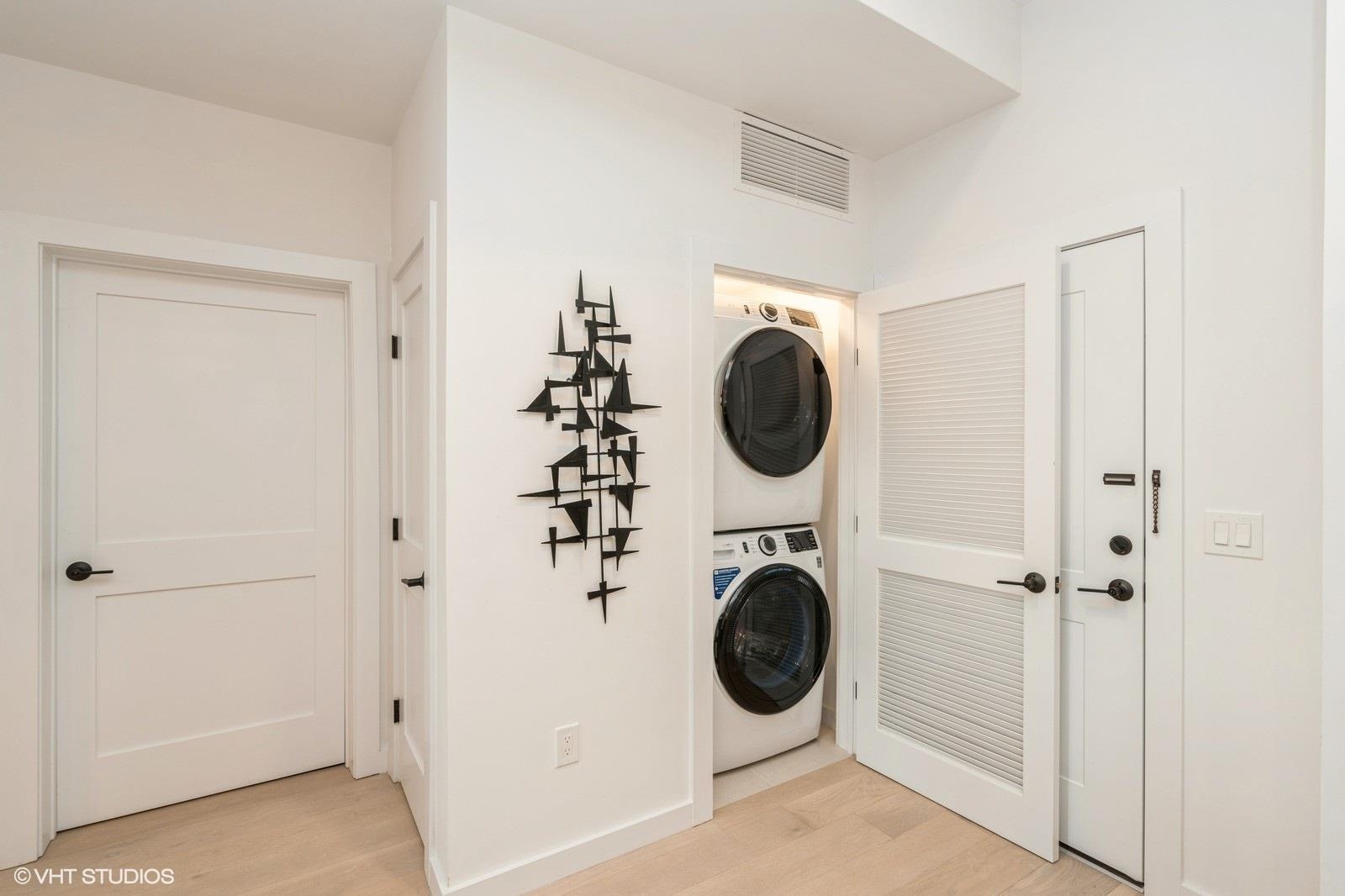 425 3RD ST Unit: 208