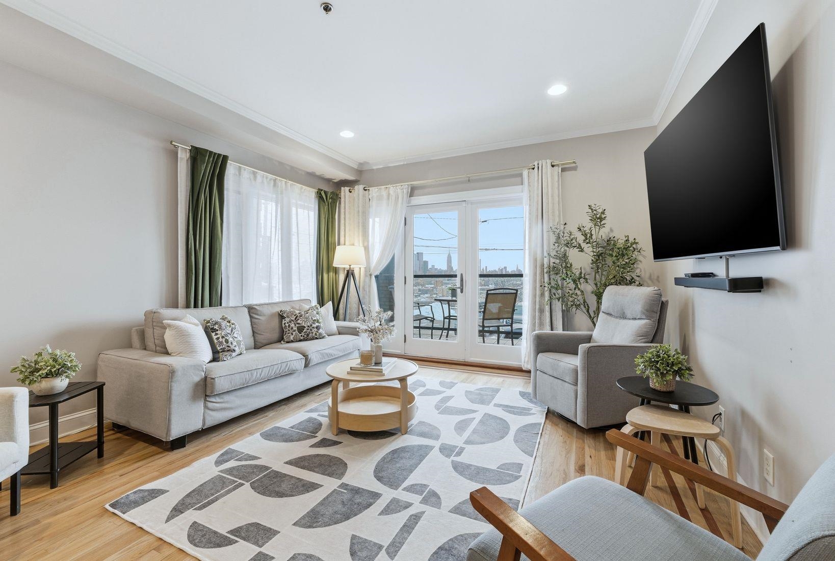 303 MANHATTAN AVE Unit: 1