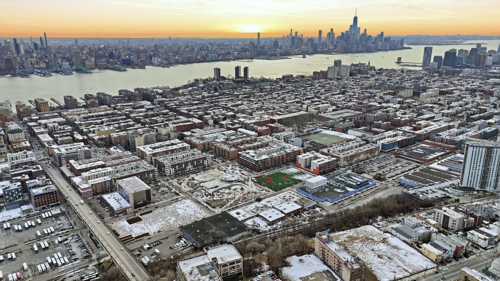 303 MANHATTAN AVE Unit: 1