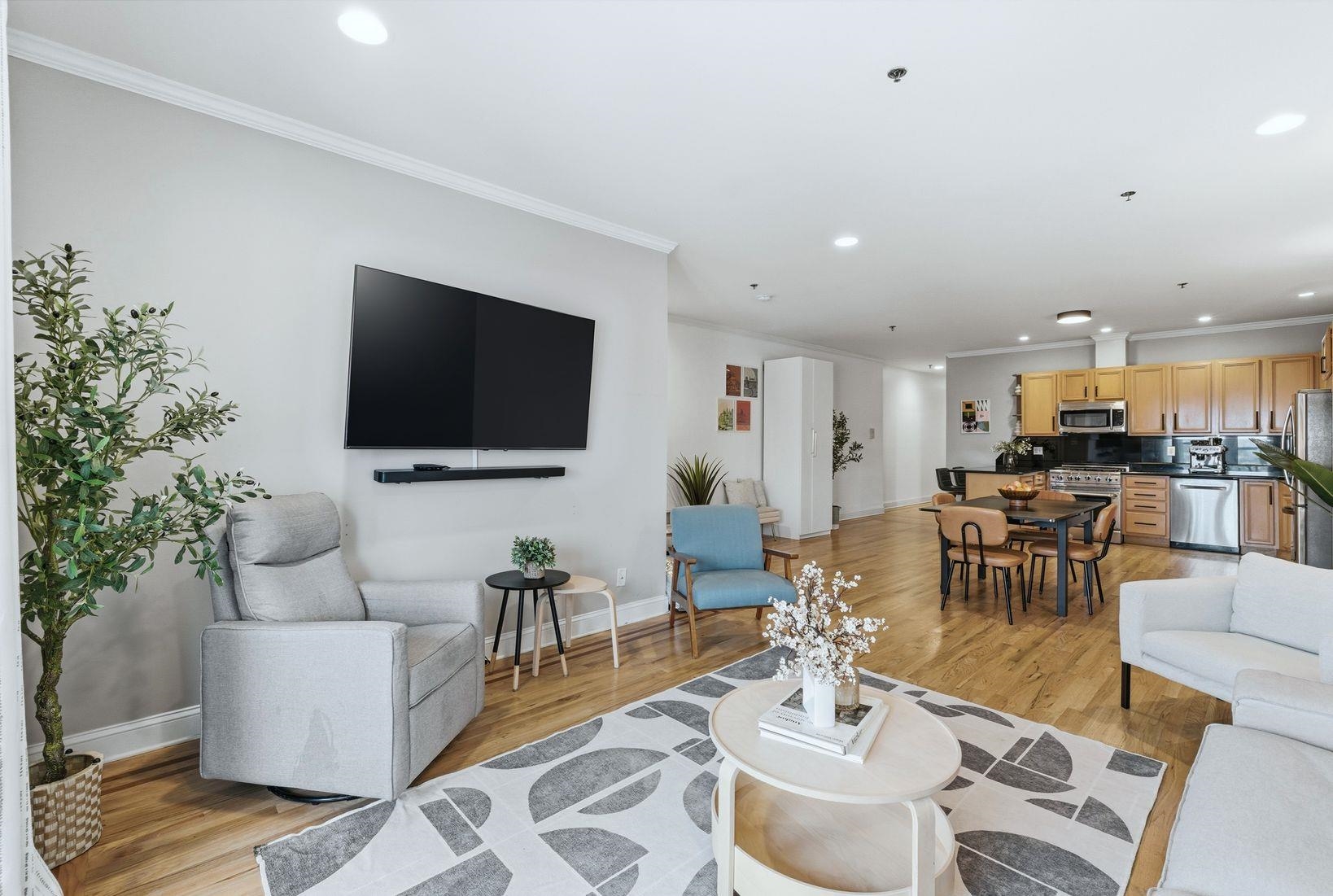 303 MANHATTAN AVE Unit: 1