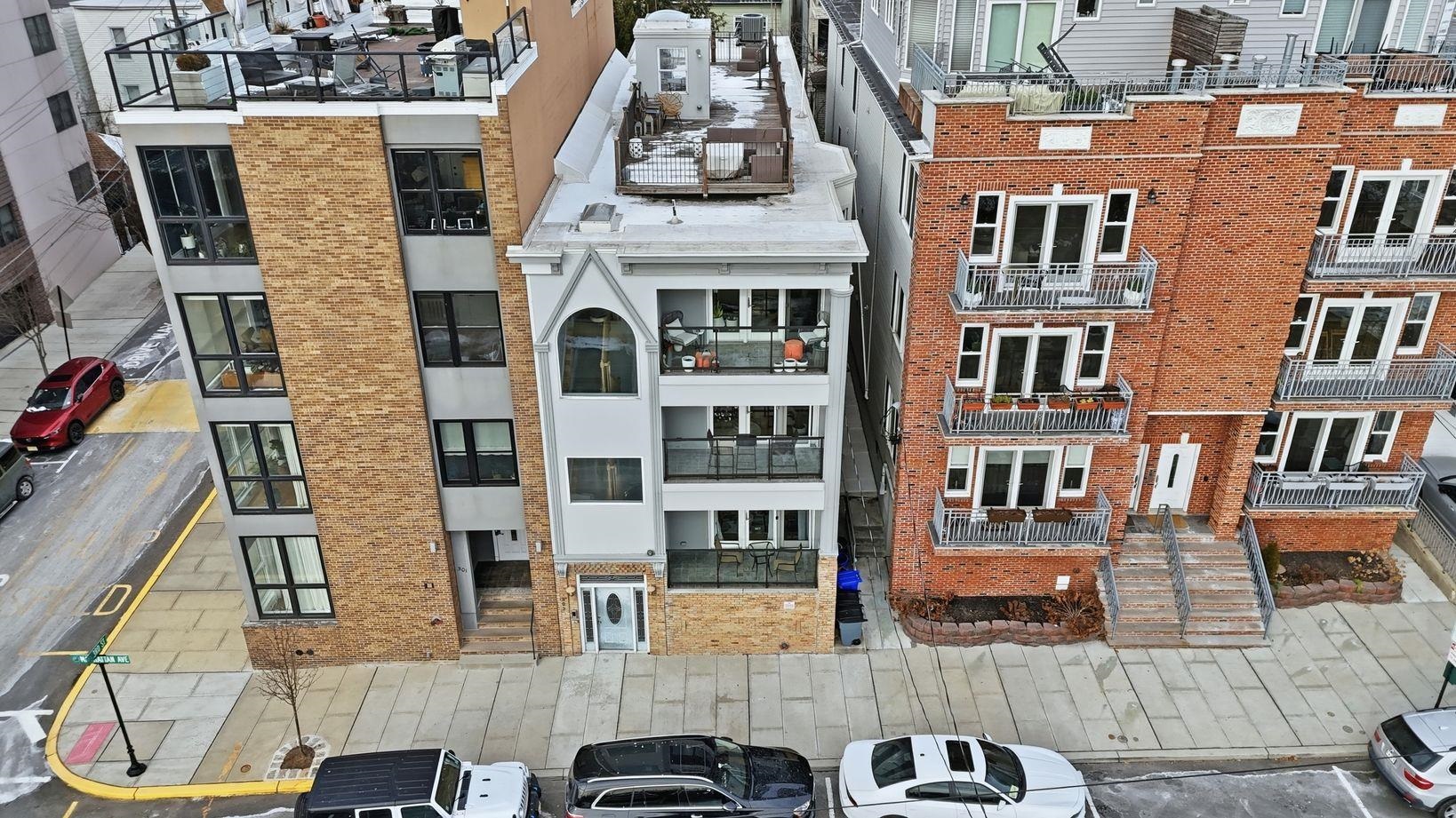 303 MANHATTAN AVE Unit: 1