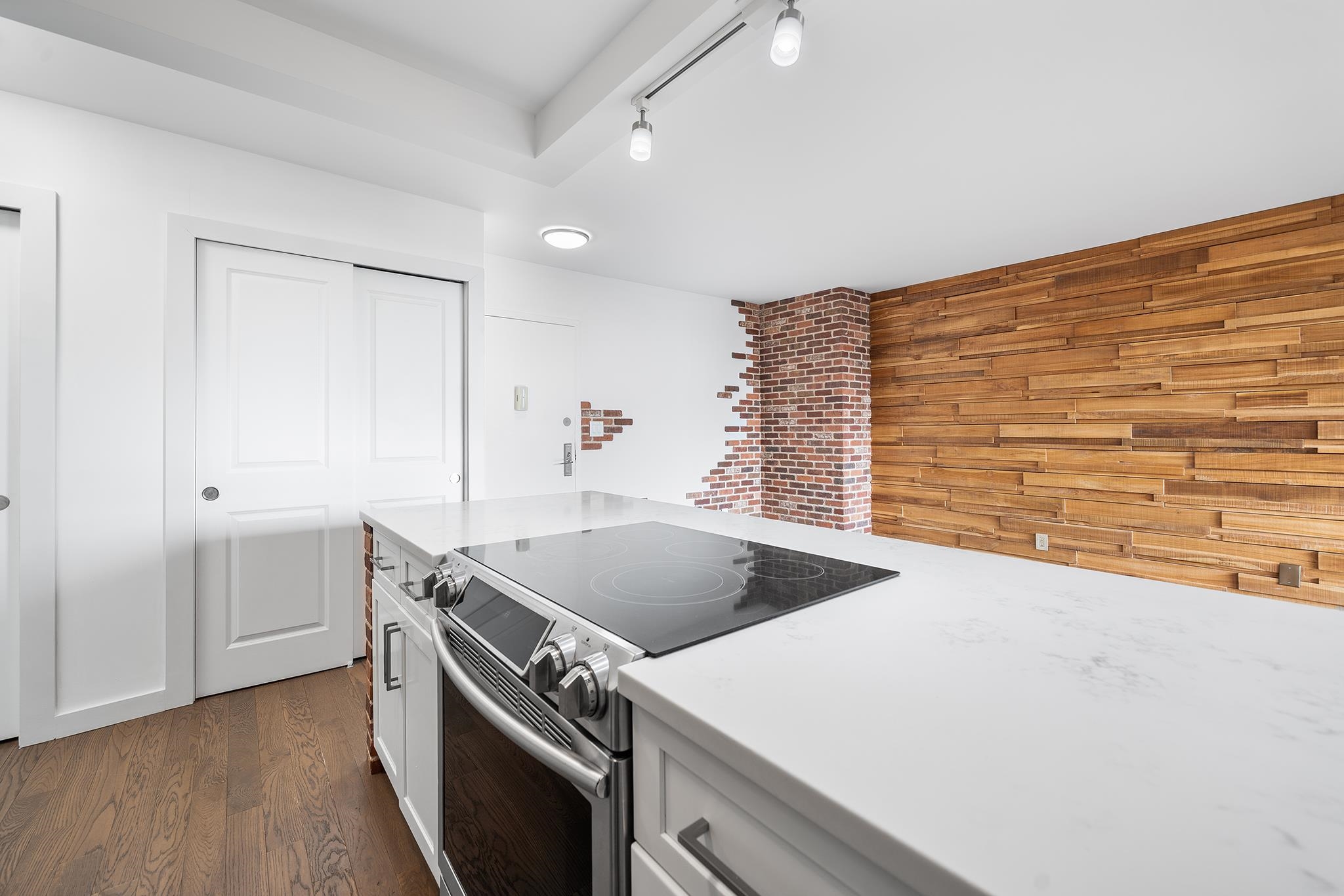 100 MANHATTAN AVE Unit: 416