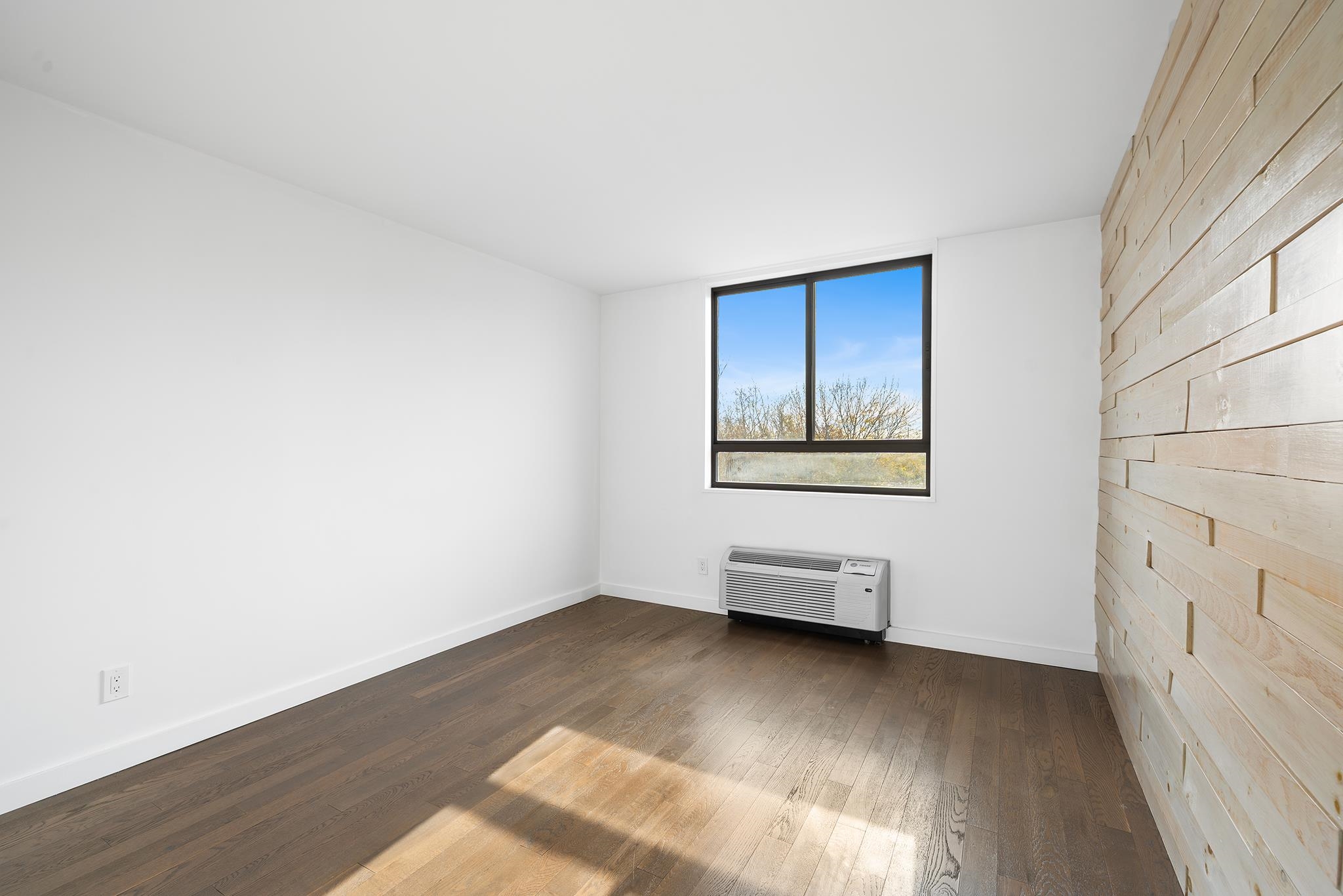 100 MANHATTAN AVE Unit: 416