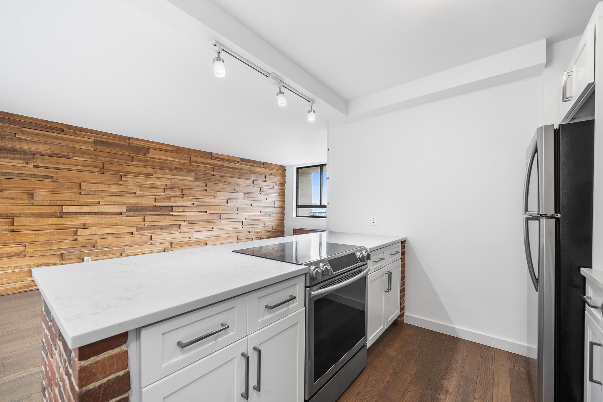 100 MANHATTAN AVE Unit: 416